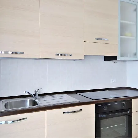 Apartment By Near Di *